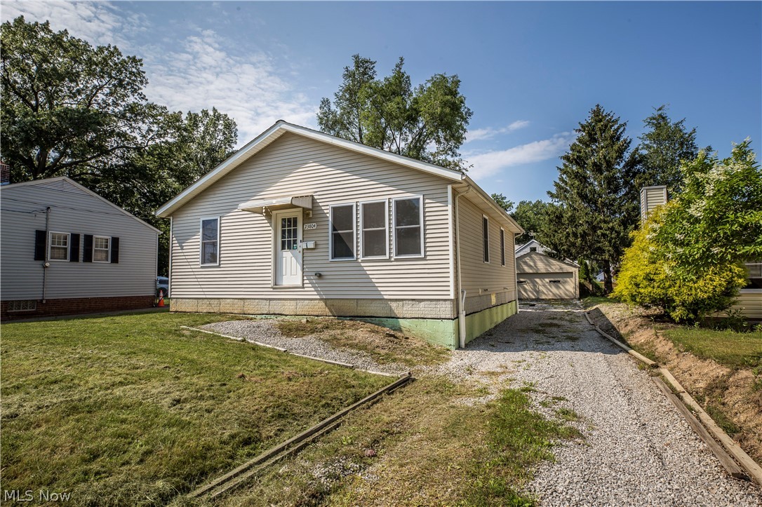 23804 Knickerbocker Road Bay Village, OH 44140 - Photo 6 of 33 Gallery Image 6