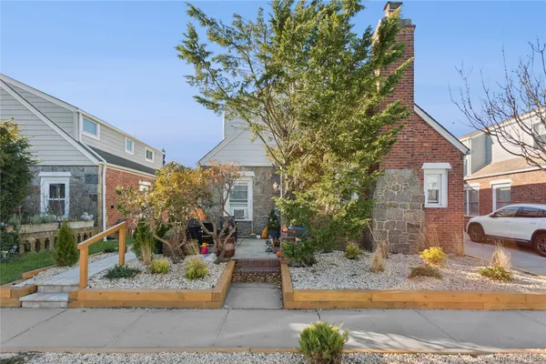 $849,000 | 107 Pacific Boulevard, Long Beach, NY 11561