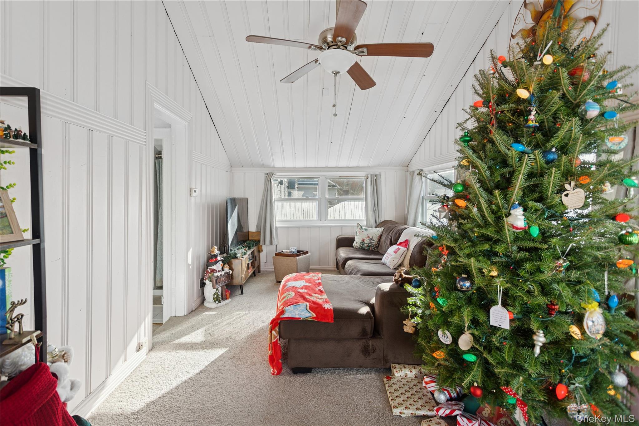107 Pacific Boulevard Long Beach, NY 11561 - Photo 12 of 23 Sunroom / solarium featuring vaulted ceiling