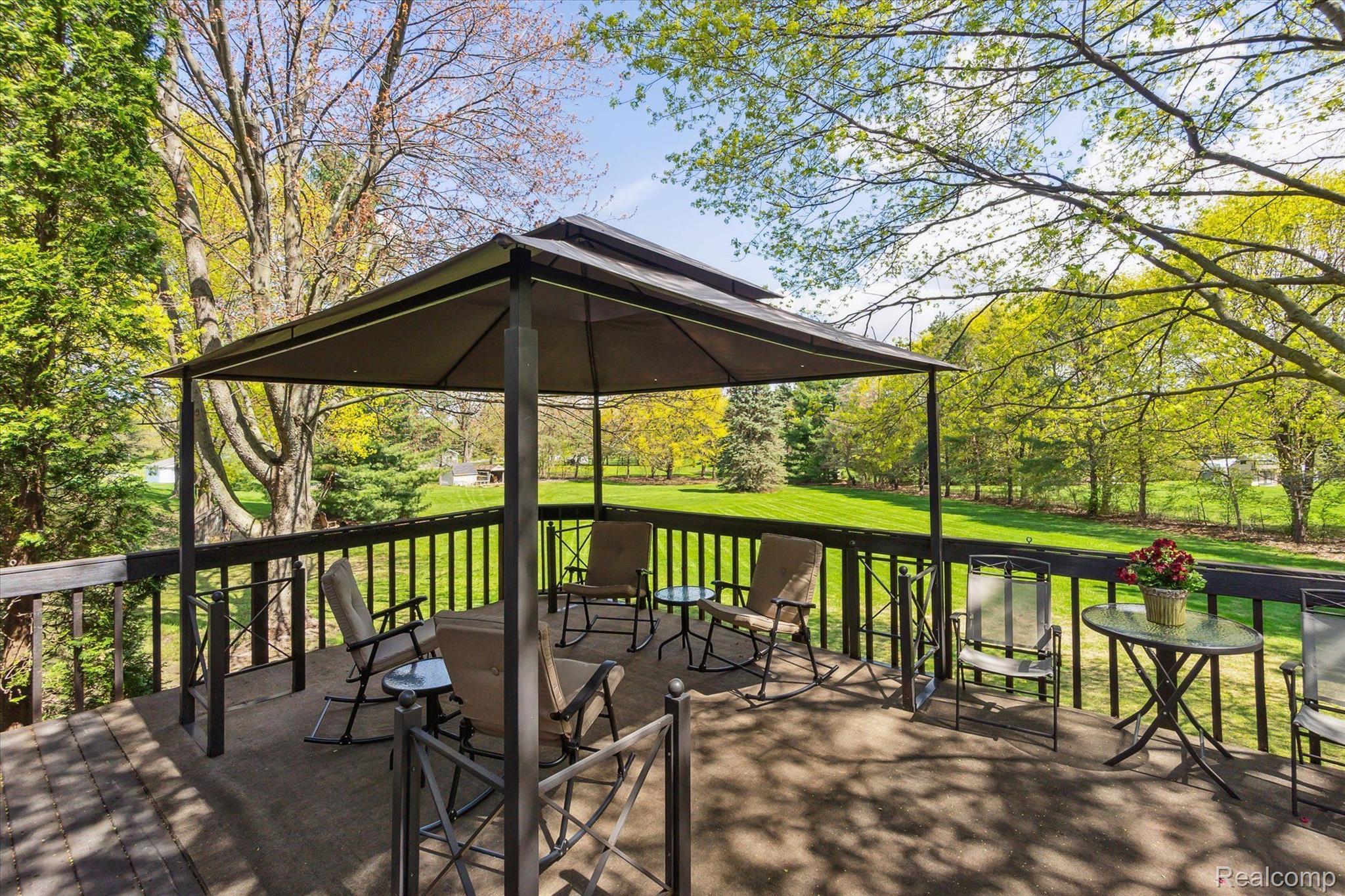 3320 Ludwig Road Oxford, MI 48371 - Photo 31 of 39 Backyard Deck