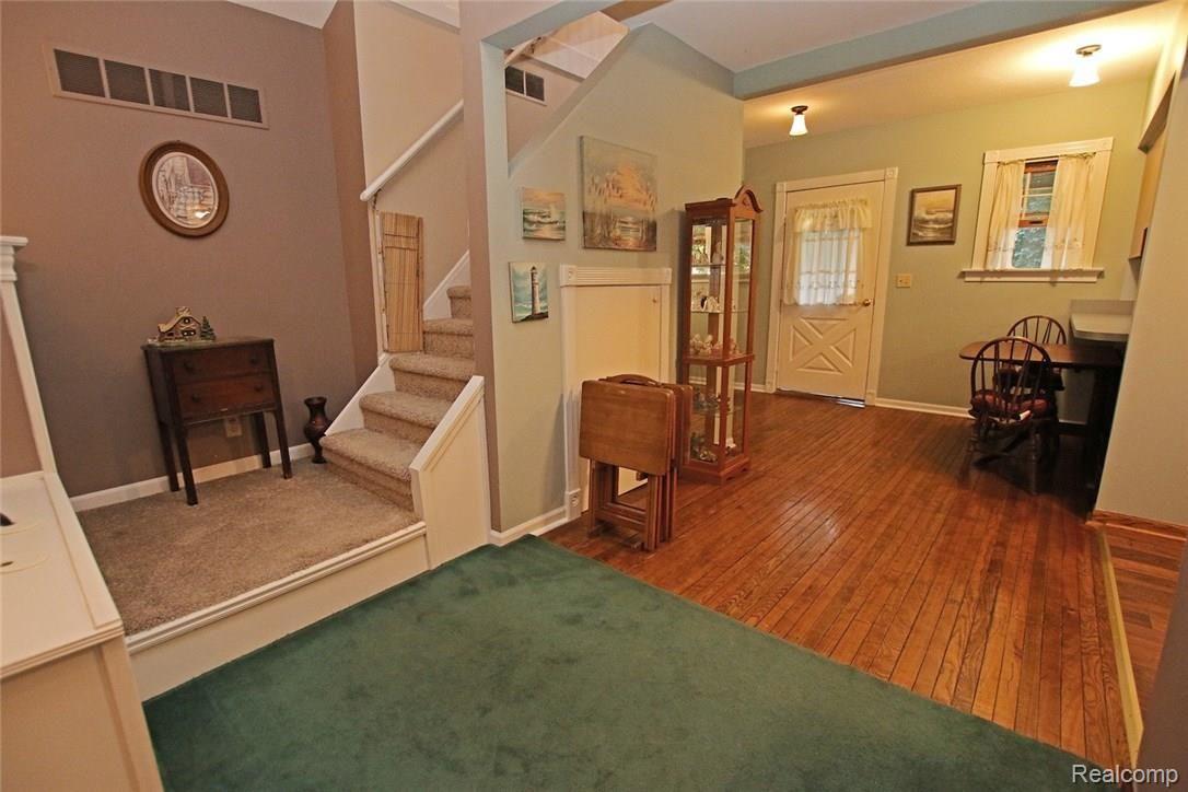 6233 East Potter Road Davison, MI 48423 - Photo 23 of 47 23) Upstairs.jpg