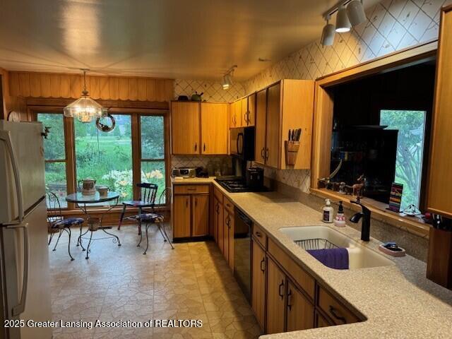 1654 Nottingham Road Lansing, MI 48911 - Photo 5 of 14 Kitchen