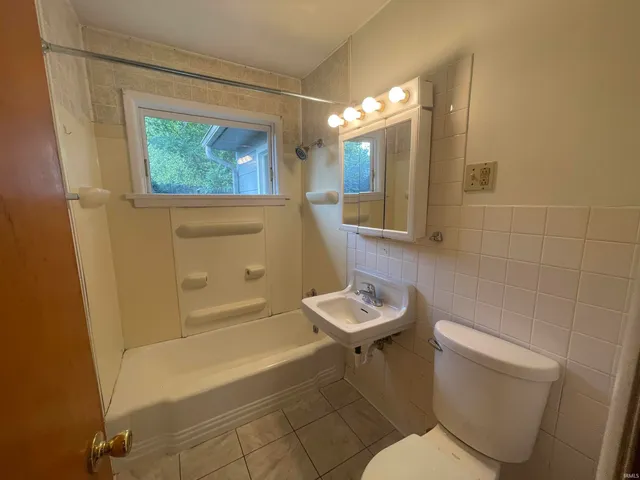 $1,500 | 1906 East Maxwell Lane, Bloomington, IN 47401