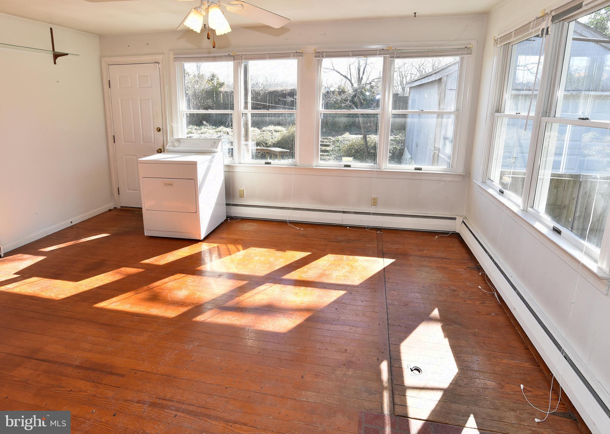 108 Roselawn Road Annapolis, MD 21403 - Photo 11 of 43 Bright family room overlooking back yard