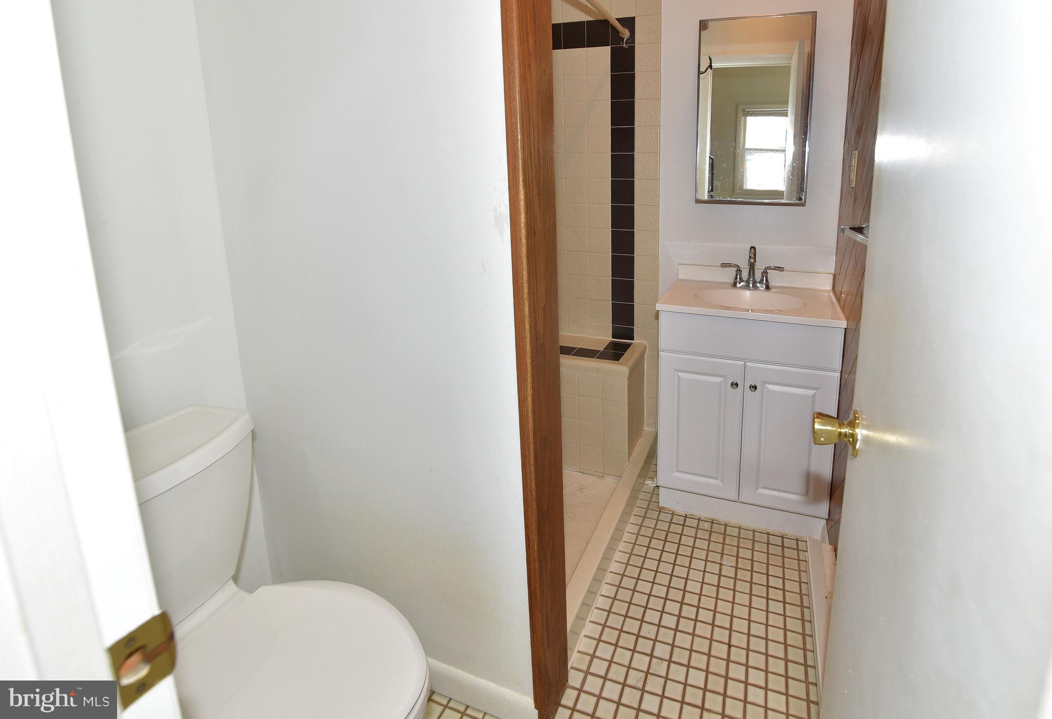 108 Roselawn Road Annapolis, MD 21403 - Photo 21 of 43 Full bath