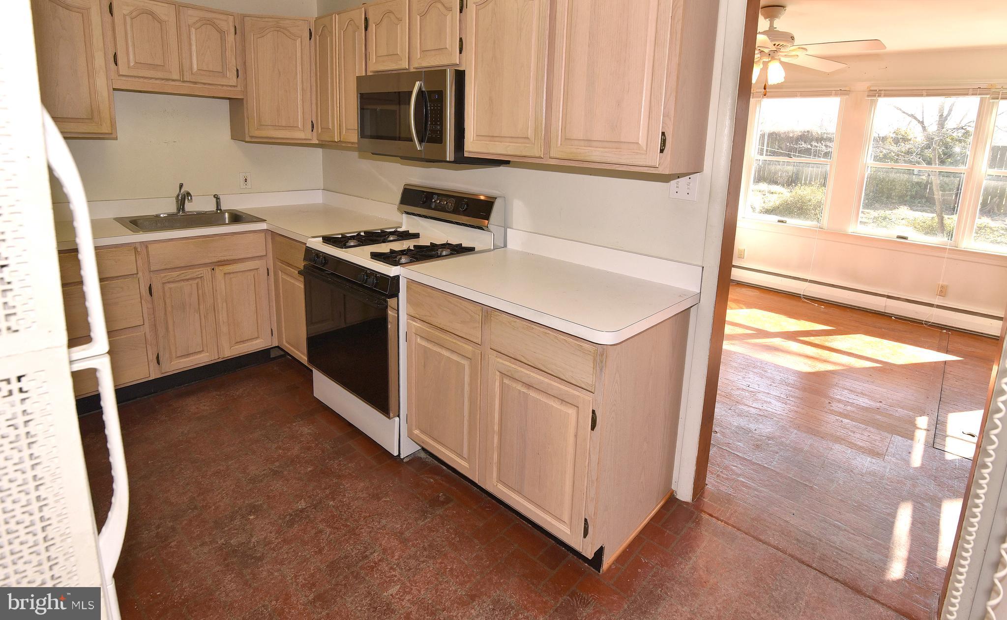 108 Roselawn Road Annapolis, MD 21403 - Photo 7 of 43 Kitchen with appliances ready
