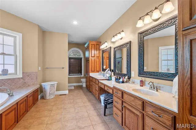 $799,000 | 112 Park Road, Benton, MO 63736