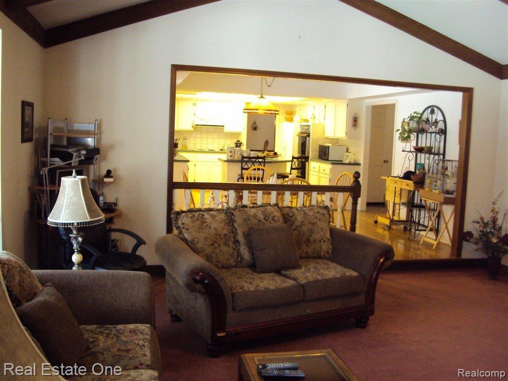 392 Lake Forest Road Rochester, MI 48309 - Photo 18 of 24 Family Room 2.jpg