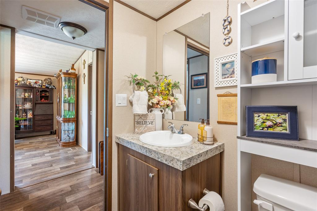 514 Blue Sky Court Springtown, TX 76082 - Photo 34 of 40 Guest bathroom