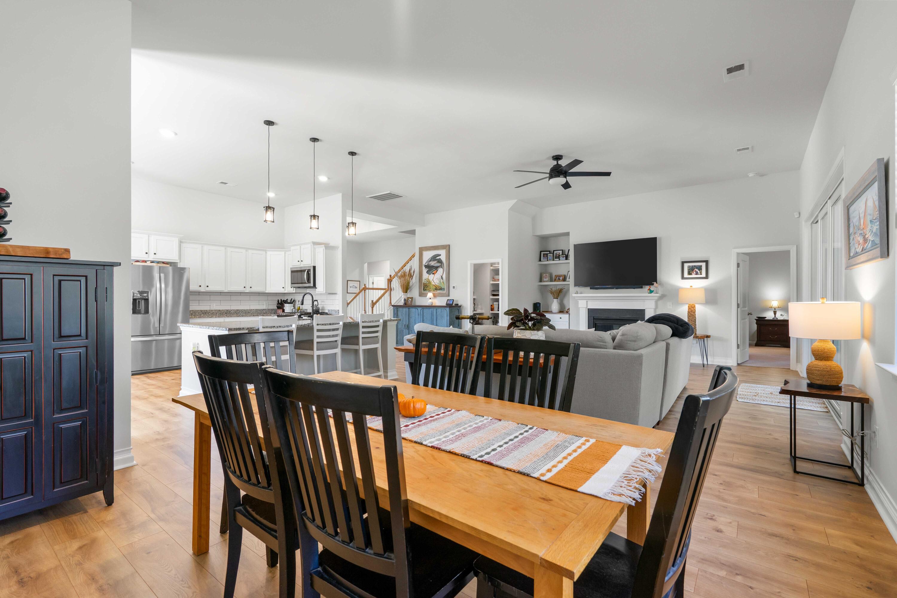1090 Wading Point Boulevard Huger, SC 29450 - Photo 21 of 63 dining (1)