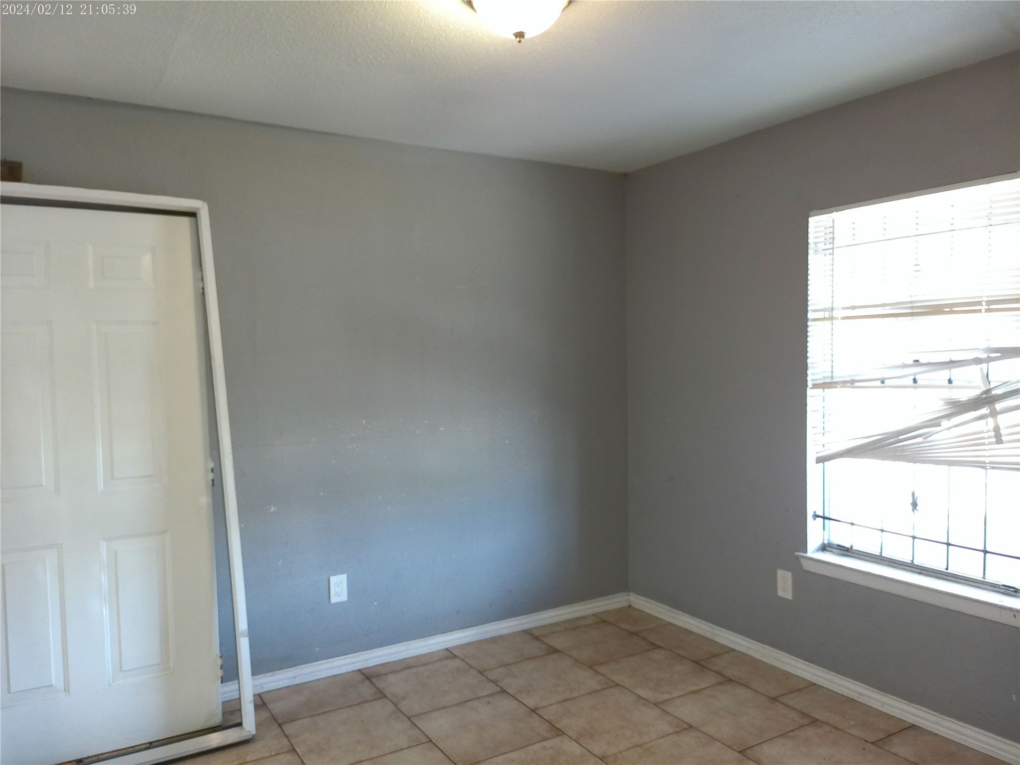 7949 Lockwood Drive Houston, TX 77016 - Photo 19 of 28 an empty room with windows