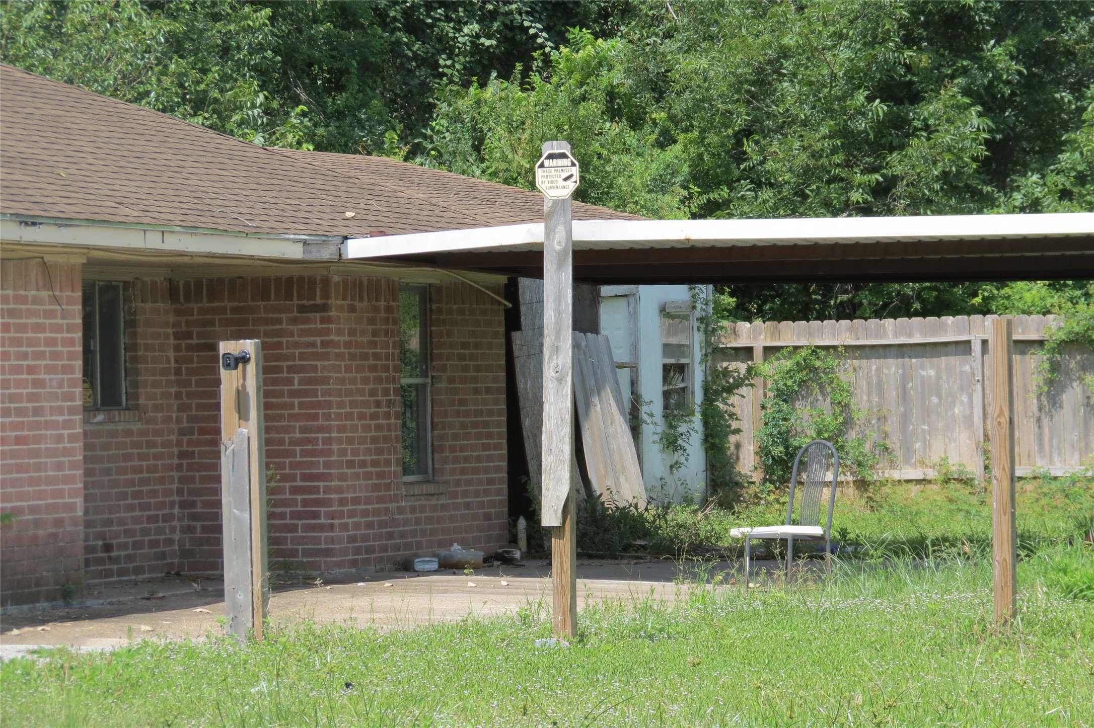 7949 Lockwood Drive Houston, TX 77016 - Photo 5 of 28 a front view of a house with a yard