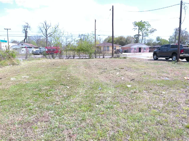 a view of an entryway with a window