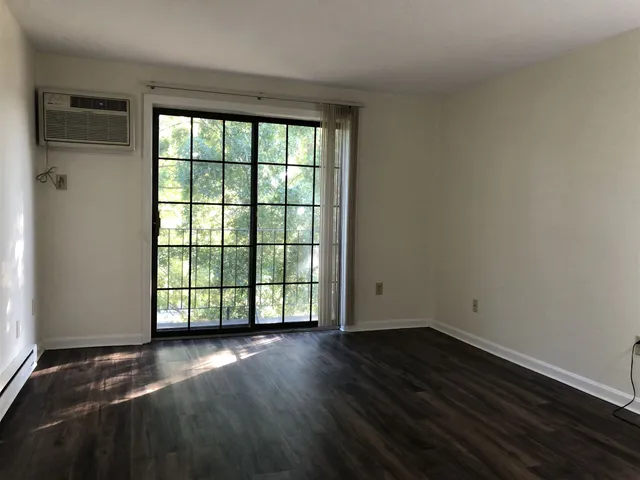 $2,055 | 11 Railroad Avenue, Unit 31, Derry, NH 03038