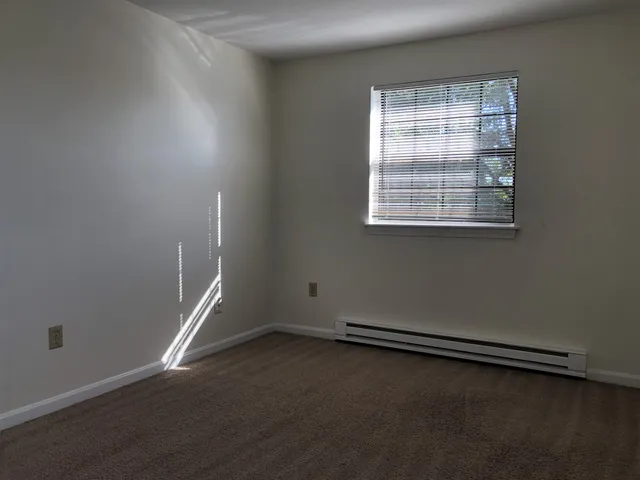 $2,055 | 11 Railroad Avenue, Unit 31, Derry, NH 03038