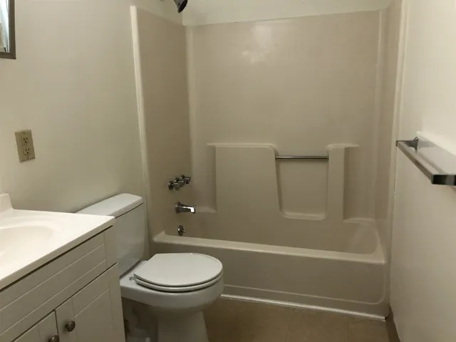 $2,055 | 11 Railroad Avenue, Unit 31, Derry, NH 03038