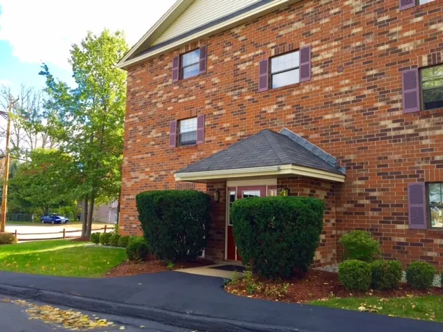 $2,055 | 11 Railroad Avenue, Unit 31, Derry, NH 03038