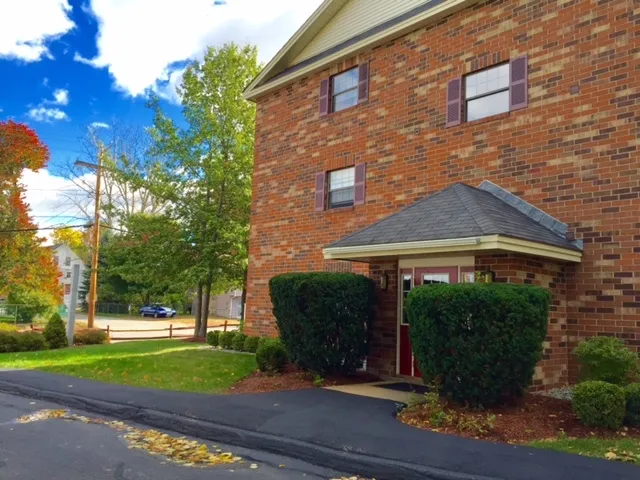 $2,055 | 11 Railroad Avenue, Unit 31, Derry, NH 03038