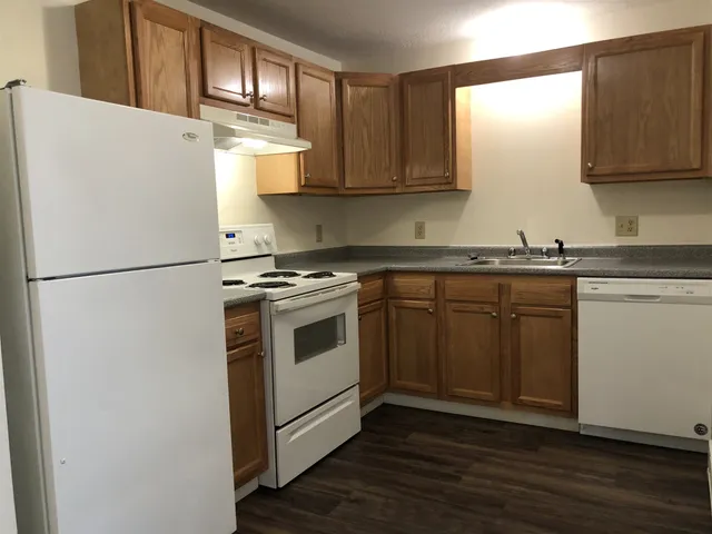 $2,055 | 11 Railroad Avenue, Unit 31, Derry, NH 03038