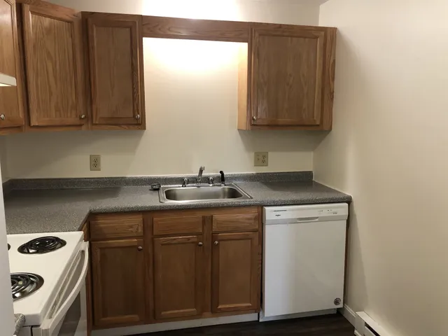 $2,055 | 11 Railroad Avenue, Unit 31, Derry, NH 03038