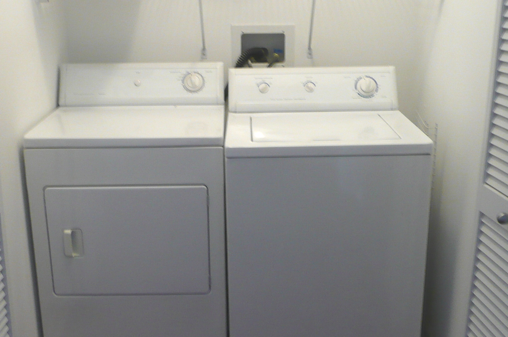 1255 South State Street, Unit 1414 Chicago, IL 60605 - Photo 20 of 24 a utility room with dryer and washer