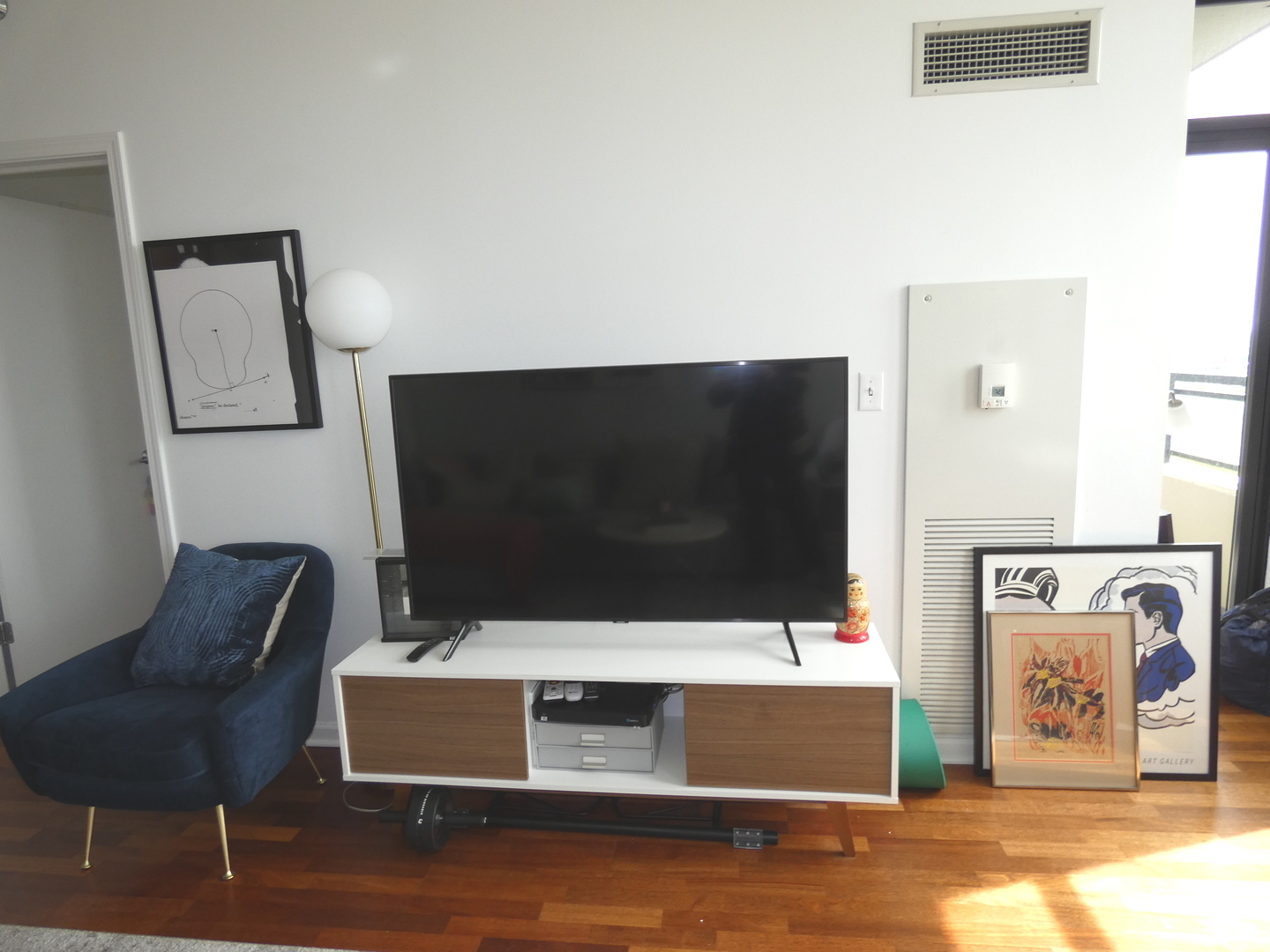 1255 South State Street, Unit 1414 Chicago, IL 60605 - Photo 9 of 24 a living room with furniture