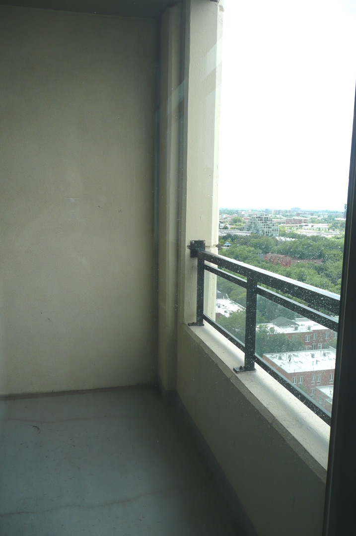 1255 South State Street, Unit 1414 Chicago, IL 60605 - Photo 10 of 24 a view of a balcony with an outdoor space