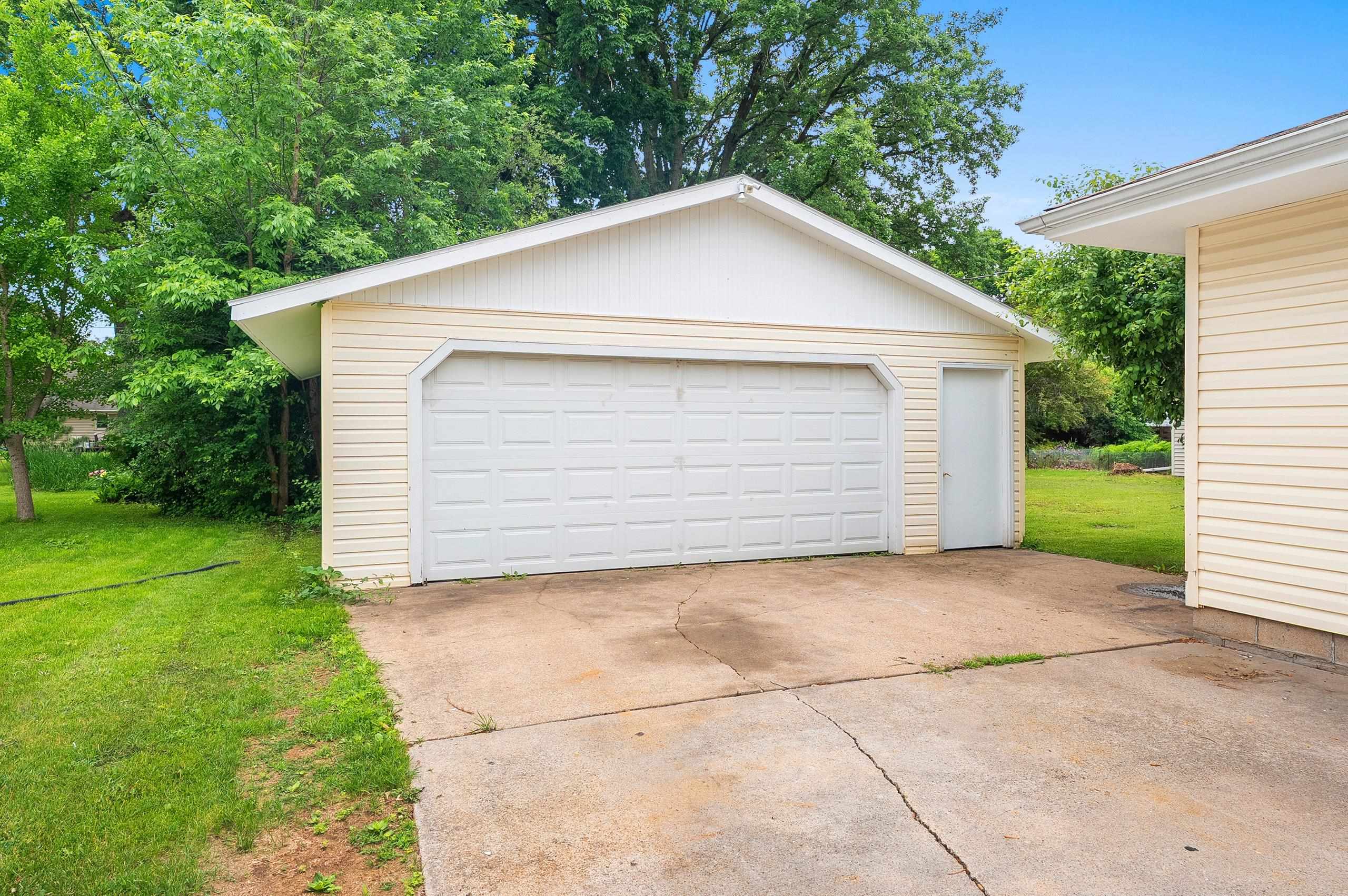 637 East Wilson Avenue Appleton, WI 54915 - Photo 2 of 45