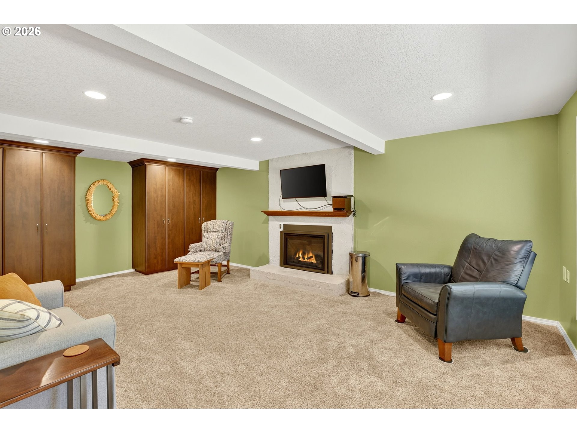 1620 Southwest Maplecrest Drive Portland, OR 97219 - Photo 29 of 48 Living Room