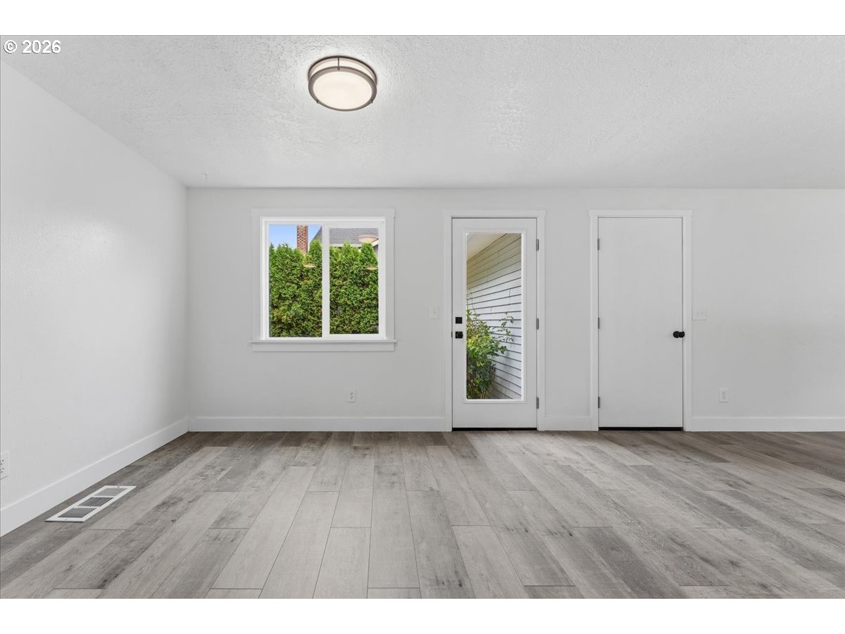 8970 Southwest Reiling Street Portland, OR 97224 - Photo 10 of 30