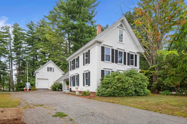 $749,900 | 14 Church Street, Kingston, NH 03848