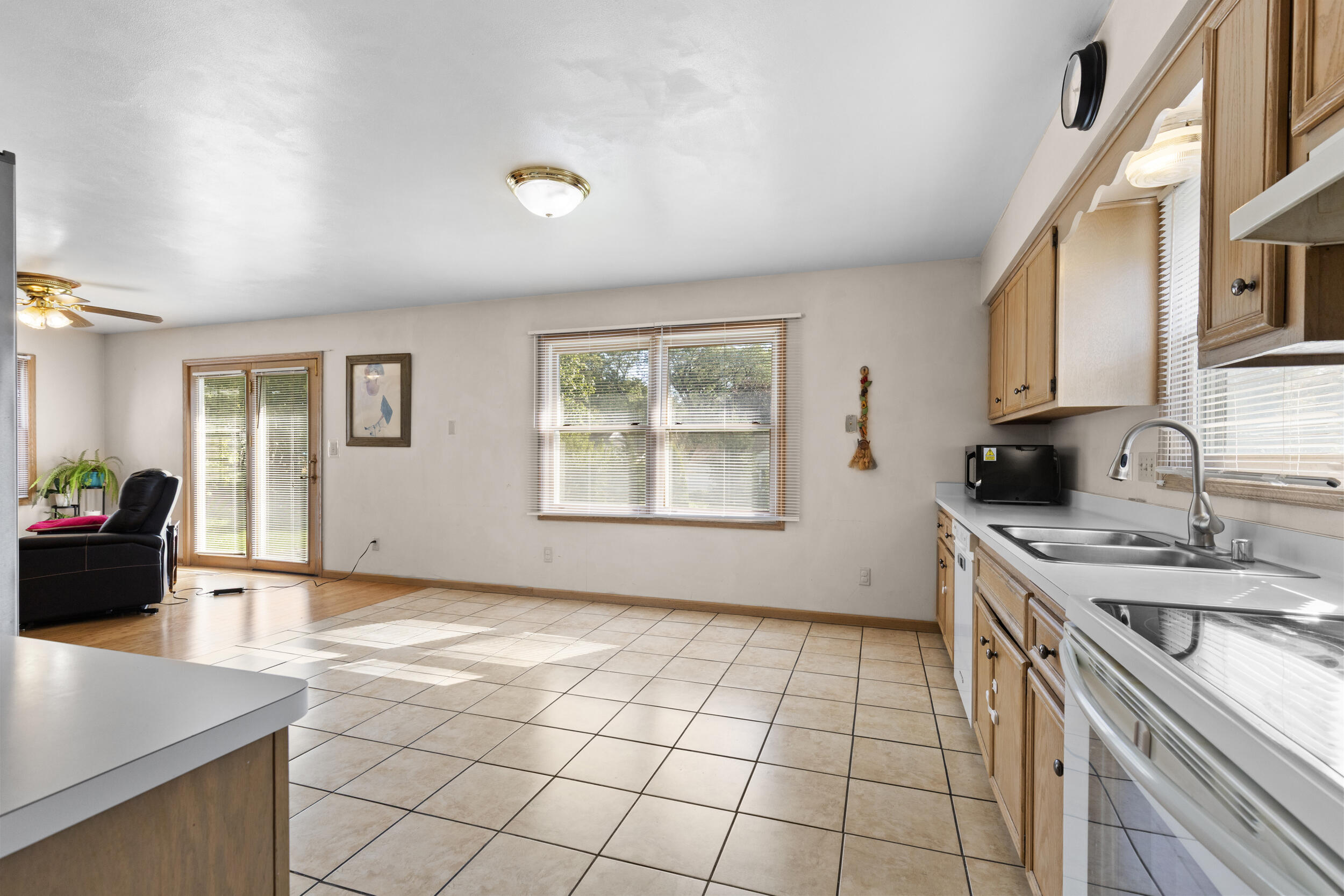 429 West Apple Tree Road Glendale, WI 53217 - Photo 7 of 34 Kitchen