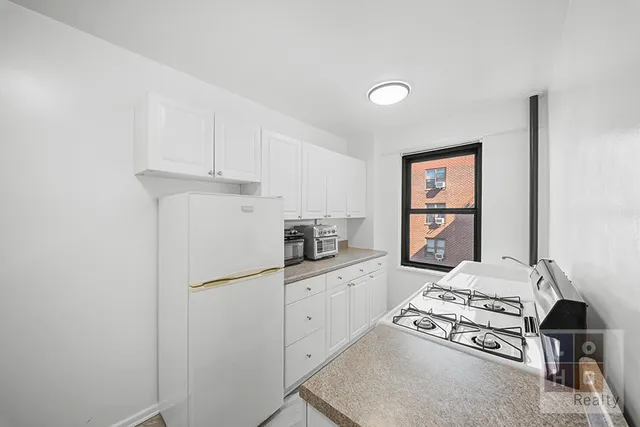 $699,000 | 266 East Broadway, Unit B1905 | Lower East Side