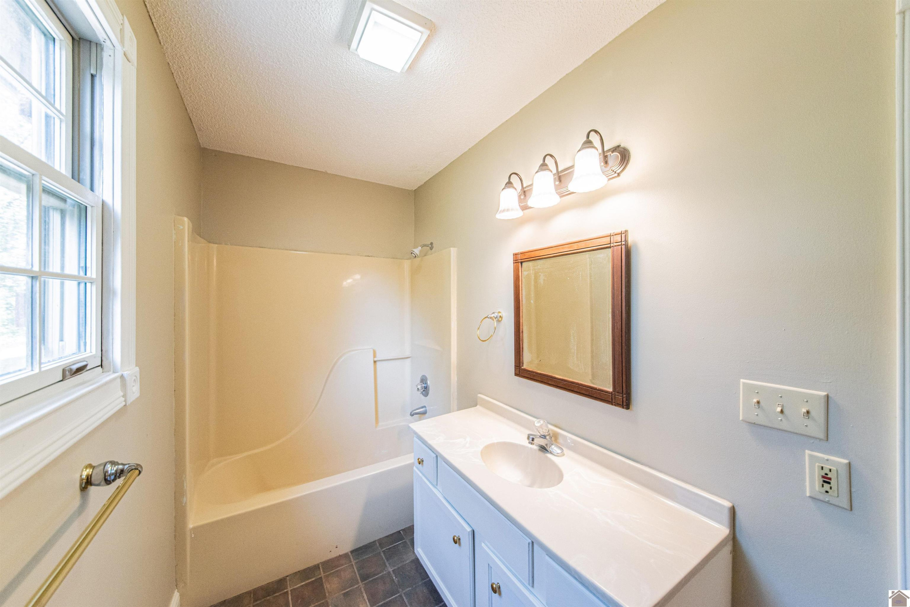 9618 Scale Road Benton, KY 42025 - Photo 28 of 35 Guest bathroom upstairs