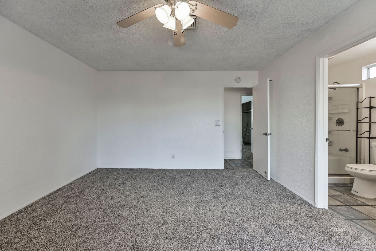 932 West St George Avenue Ridgecrest, CA 93555 - Photo 21 of 28 an empty room with a bathroom