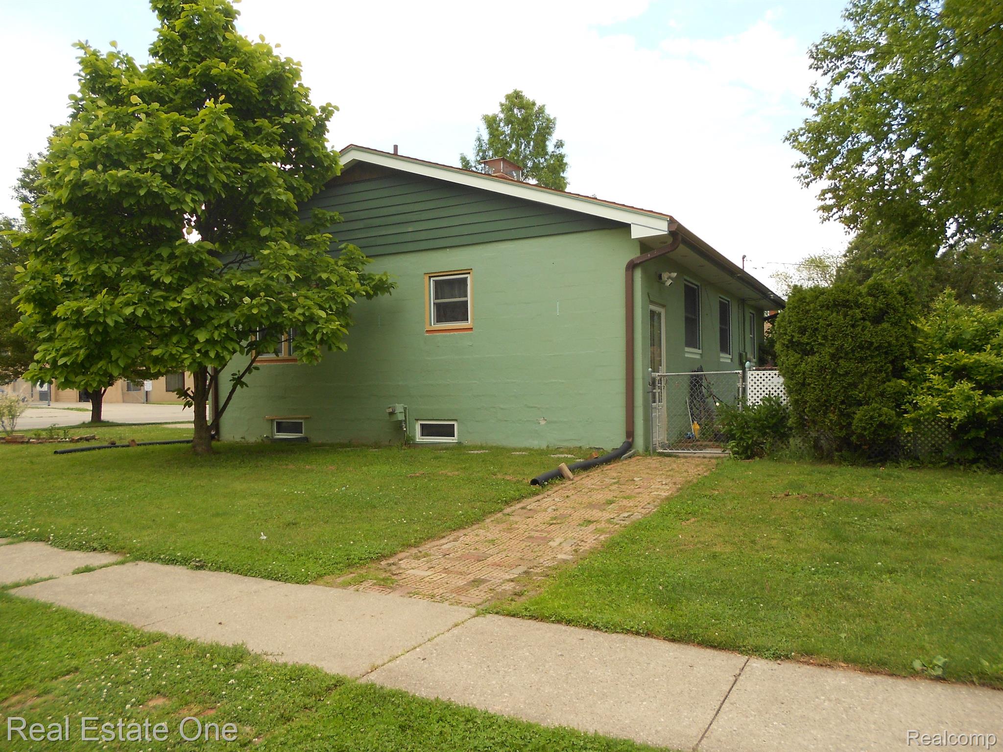 17004 Stephens Road Eastpointe, MI 48021 - Photo 3 of 4 Gallery Image 3