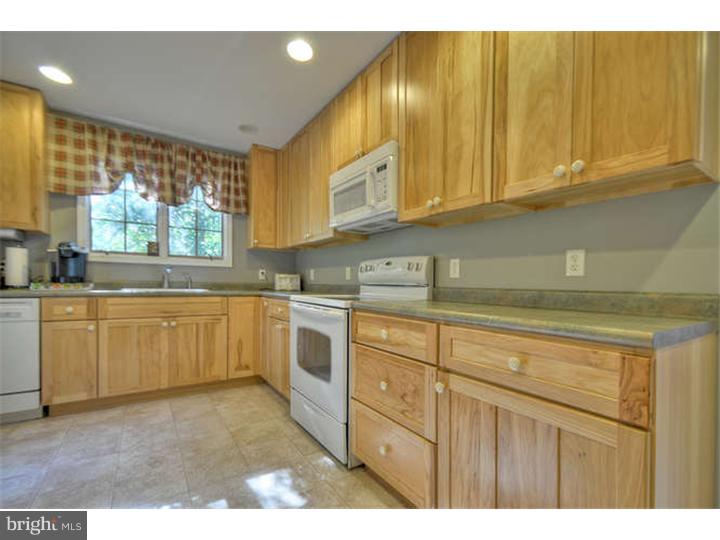 180 Larrison Road Wrightstown, NJ 08562 - Photo 8 of 25 Kitchen