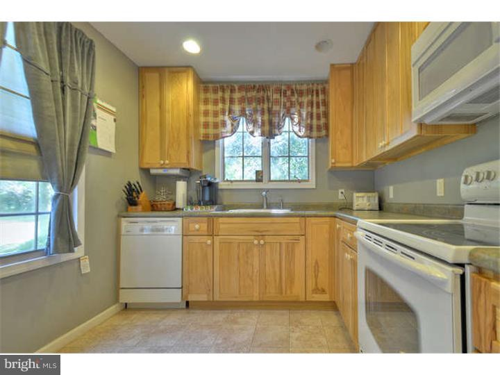 180 Larrison Road Wrightstown, NJ 08562 - Photo 9 of 25 Kitchen