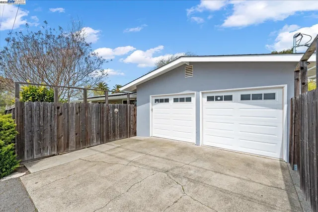 $863,900 | 1002 Wyatt Avenue, Napa, CA 94559
