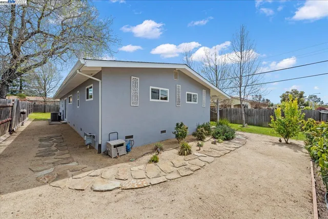 $863,900 | 1002 Wyatt Avenue, Napa, CA 94559