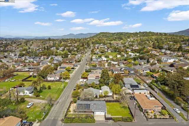 $863,900 | 1002 Wyatt Avenue, Napa, CA 94559