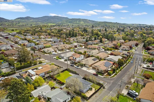 $863,900 | 1002 Wyatt Avenue, Napa, CA 94559