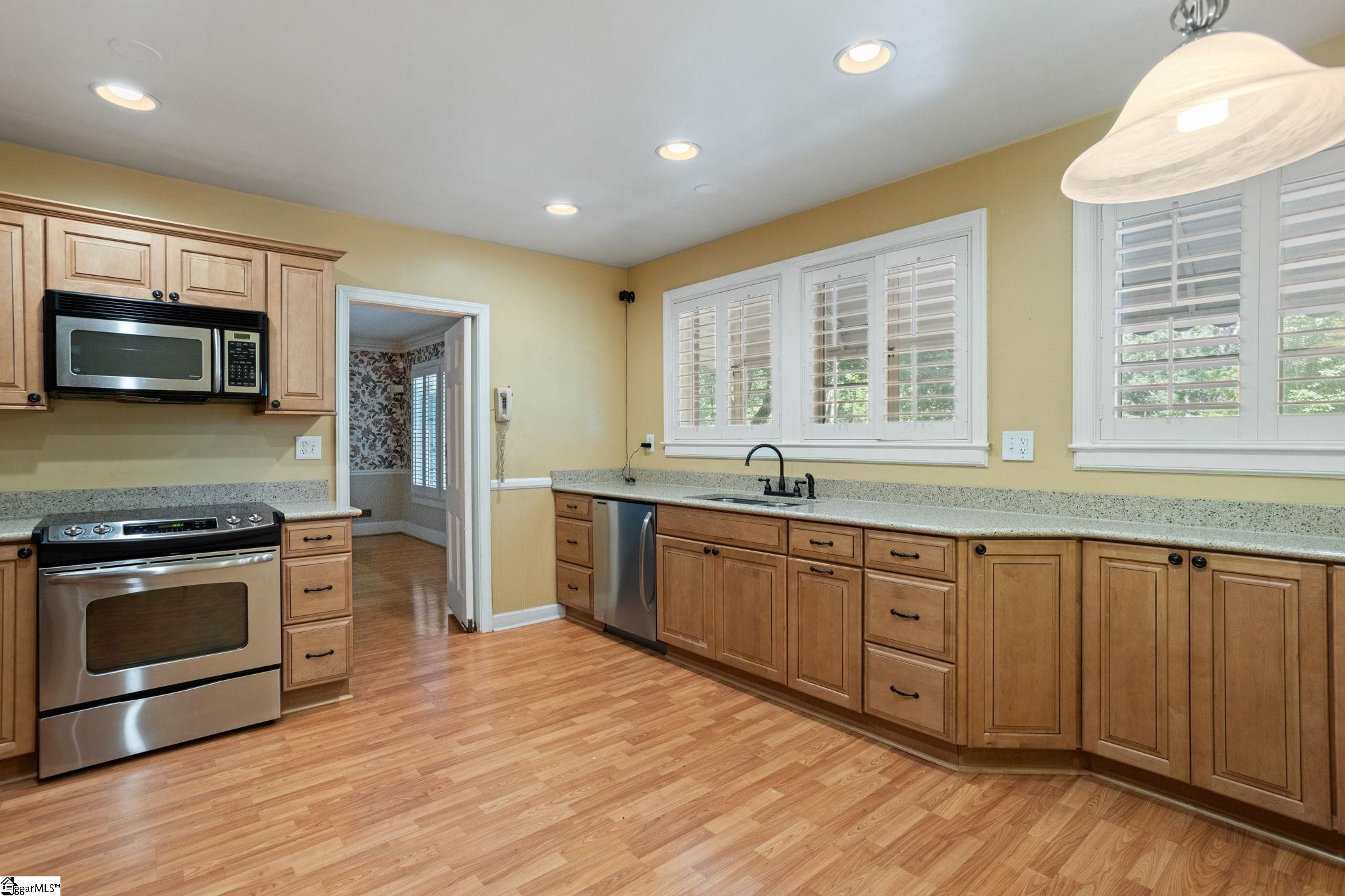 6850 Augusta Road Greenville, SC 29605 - Photo 14 of 39 Gallery Image 14
