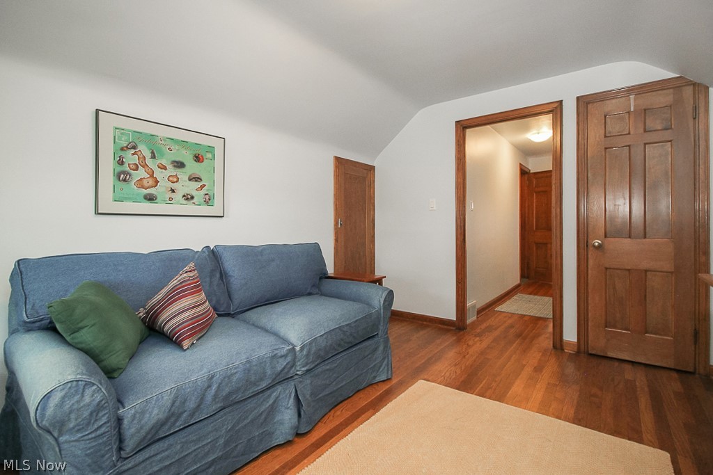 3849 Bainbridge Road Cleveland Heights, OH 44118 - Photo 21 of 25
