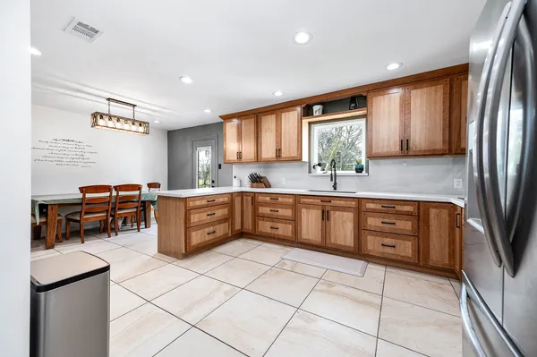 $475,000 | 1619 County Road 387, Rosharon, TX 77583