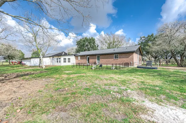 $475,000 | 1619 County Road 387, Rosharon, TX 77583