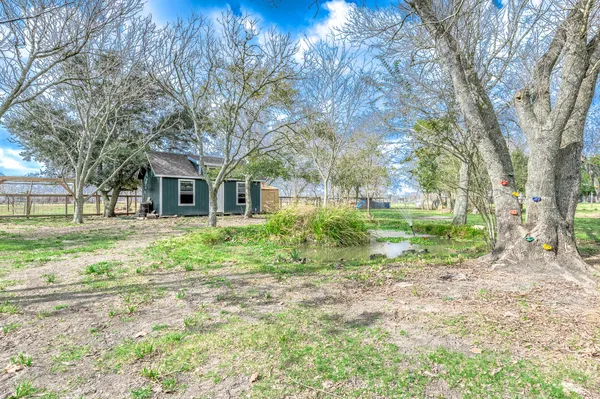 $475,000 | 1619 County Road 387, Rosharon, TX 77583