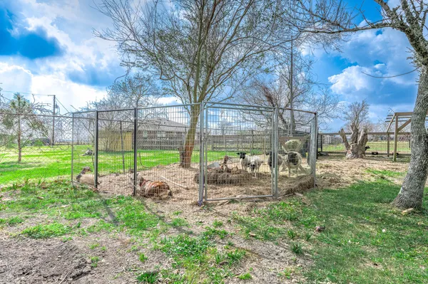 $475,000 | 1619 County Road 387, Rosharon, TX 77583