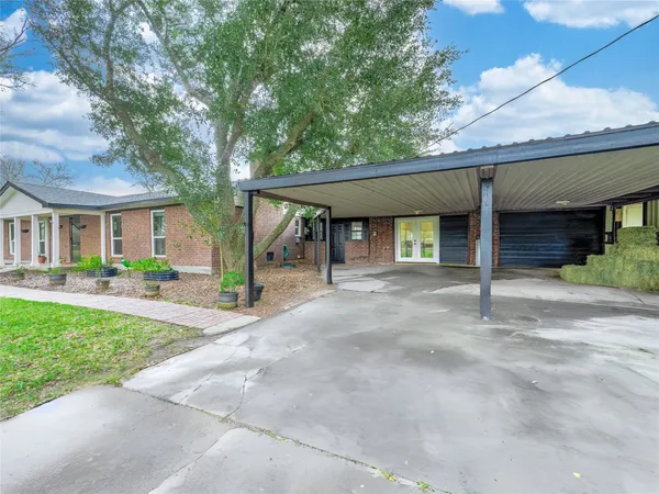$475,000 | 1619 County Road 387, Rosharon, TX 77583