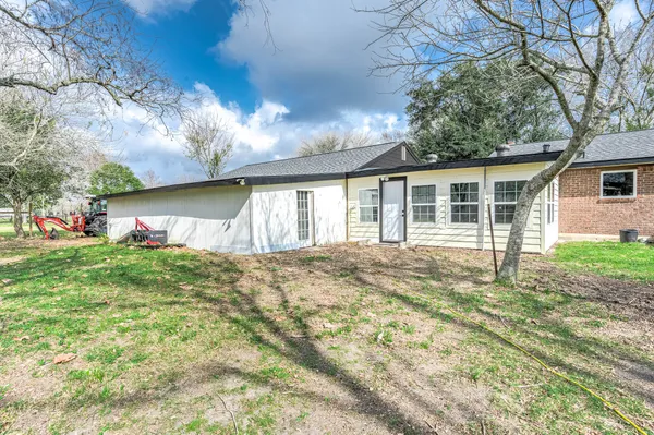 $475,000 | 1619 County Road 387, Rosharon, TX 77583